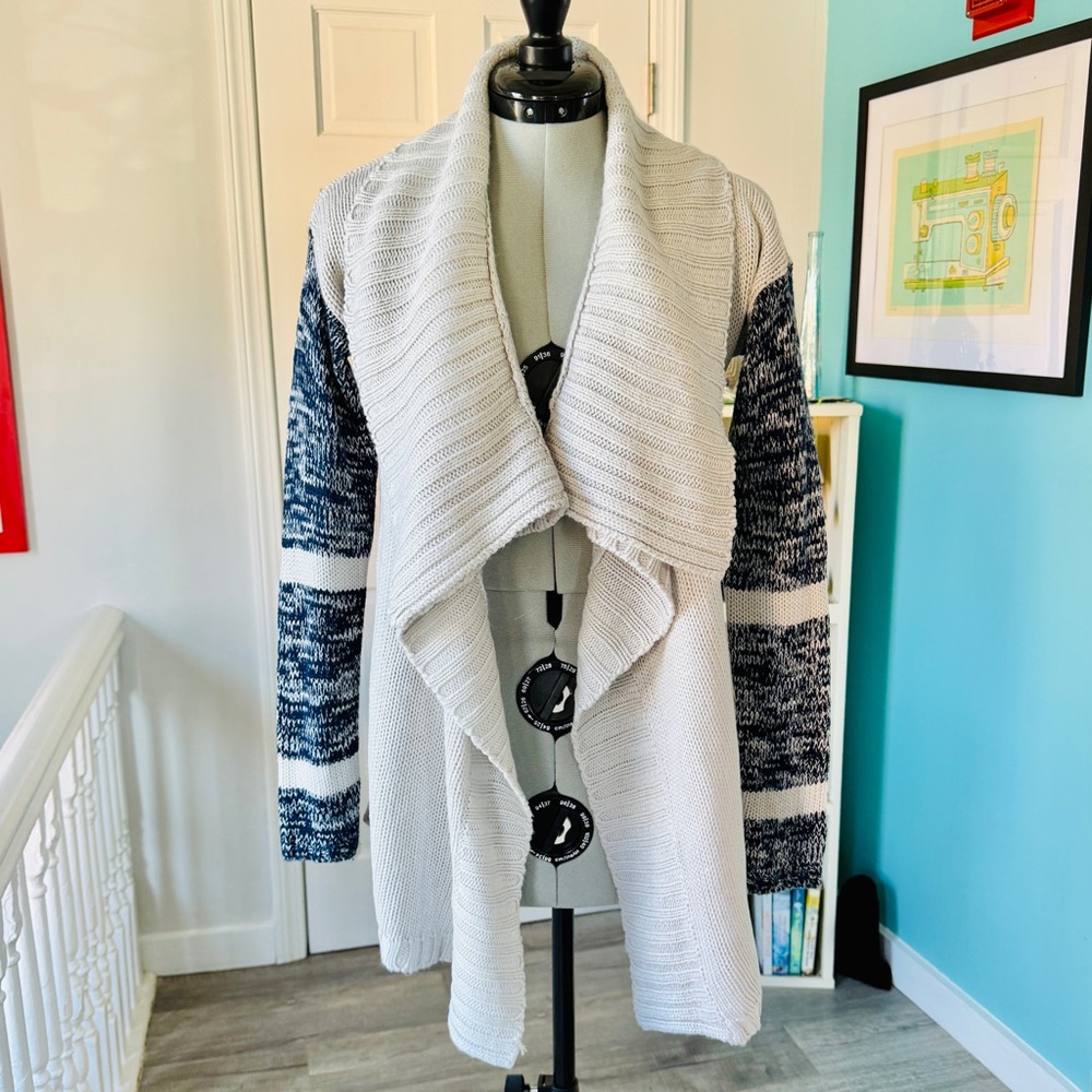 Romeo & Juliet Couture Cardigan Shawl Sweater (size S)